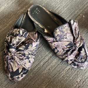 Women’s Slides